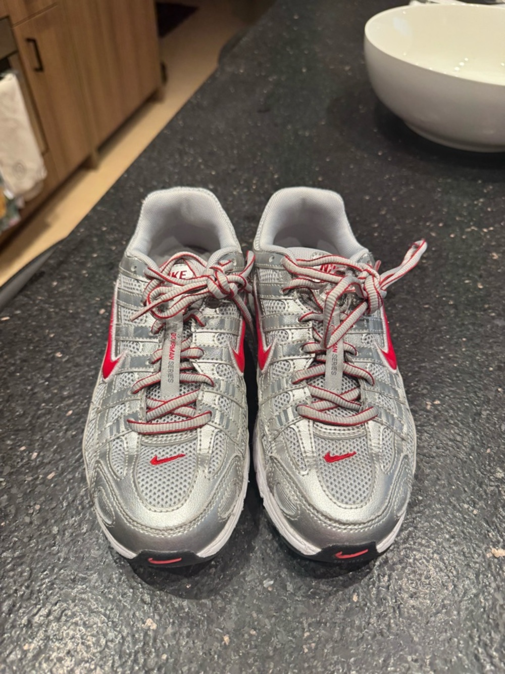 Nike P-6000 kids 4.5 silver Nike shoes - Picture 2 of 8
